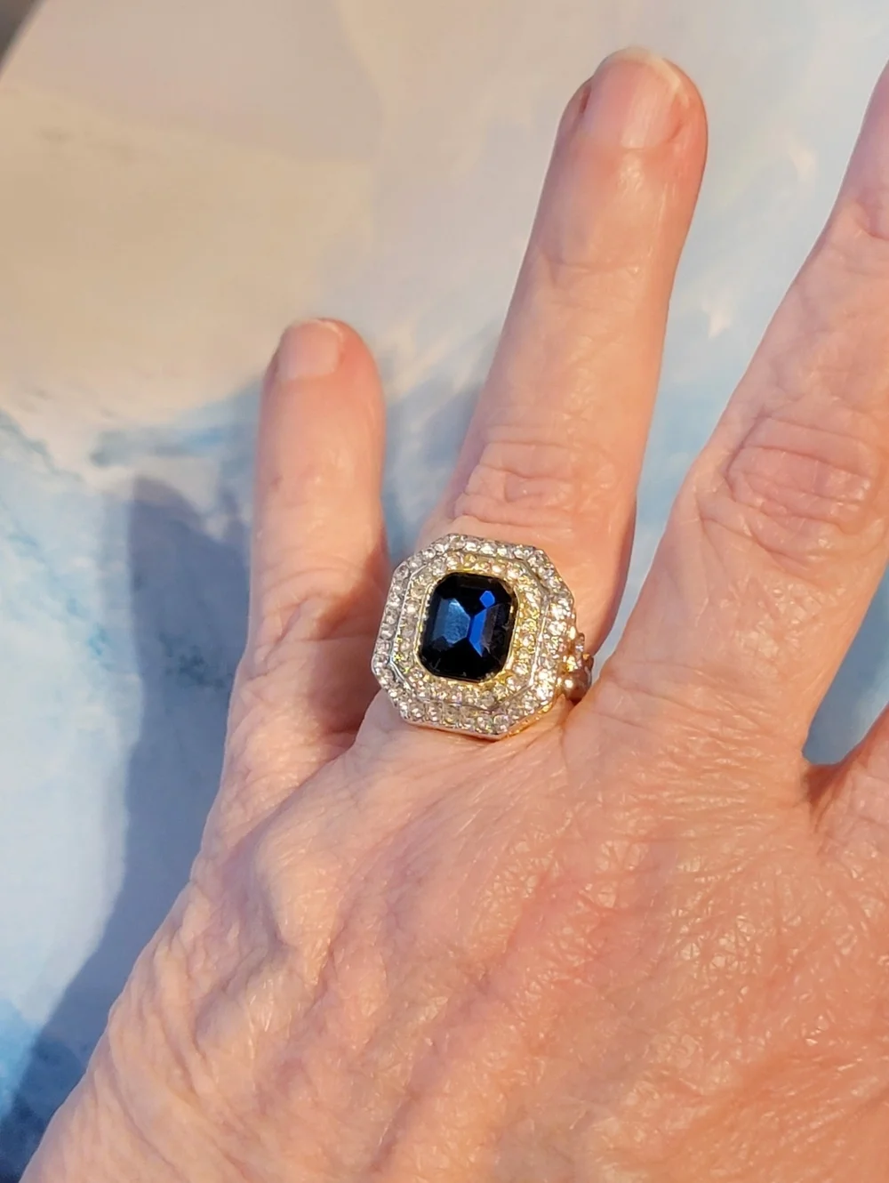 Blue Rhinestone Ring Size 7 Victorian Style Glass Fashion Ring   r-59